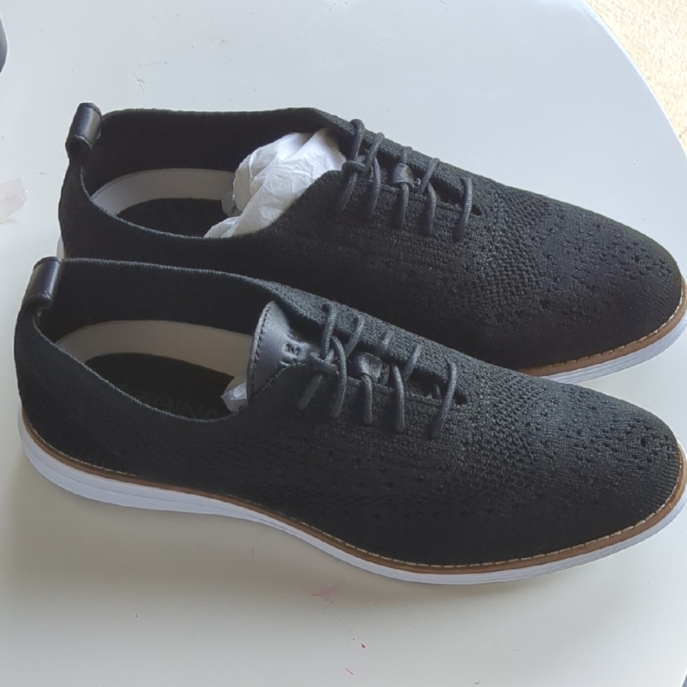 Like New Men's Cole Haan Black and White Oxfords Size 8